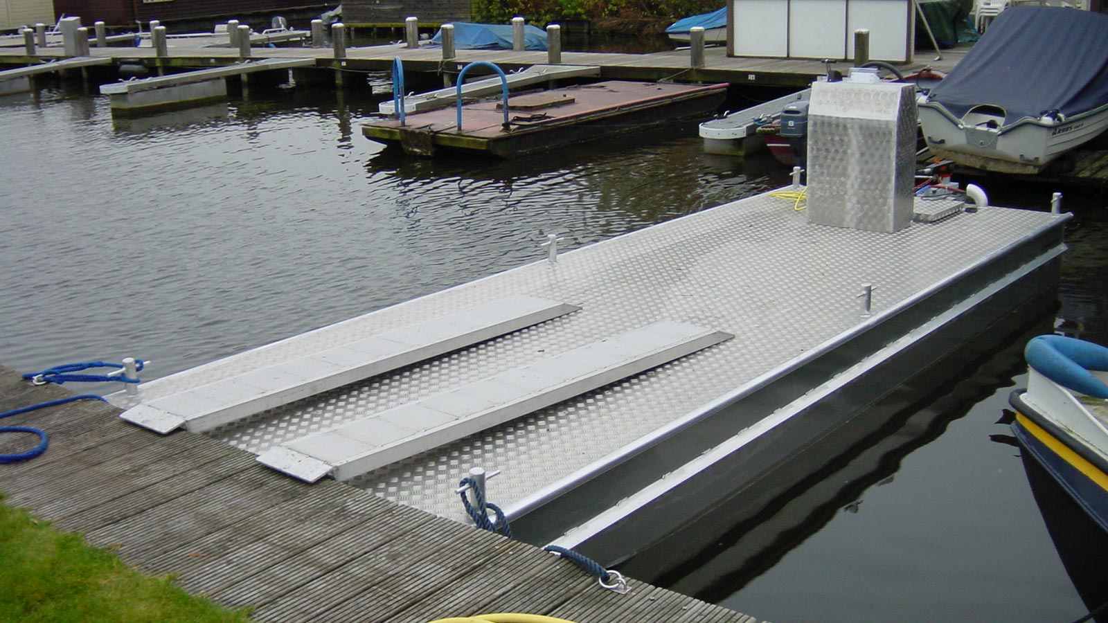 AluminiumJon.nl-Ponton 6 meter-work pontoons of 3, 4, 6, 8 and 14 meters of aluminium.