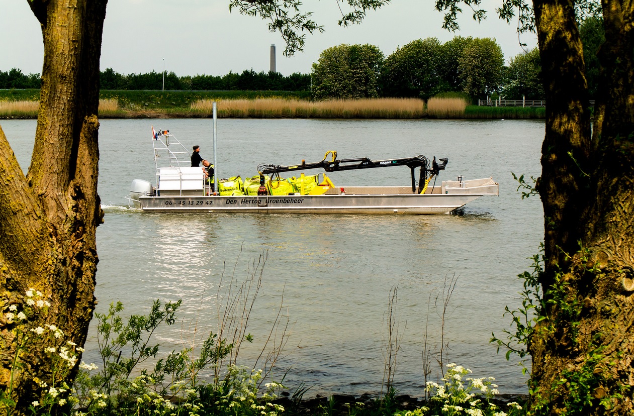 fysiek Melodieus span Werkboot - 12 meter met kraan - AluminiumJon