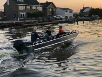 Donker worden wortel opleggen Aluminium boten en pontons op maat van 4 - 12 meter! - AluminiumJon.nl